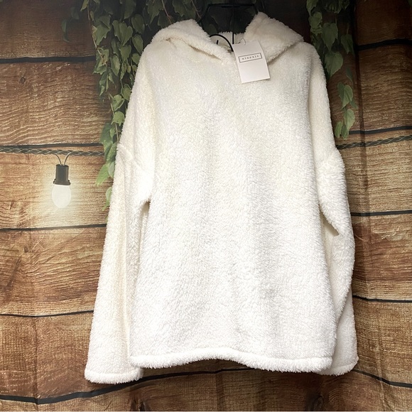 🆕 Boutique Pull-over Fleece Hoodie - Picture 1 of 6